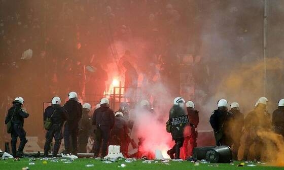 Ο πρωθυπουργός προειδοποίησε με κλείσιμο θυρών οργανωμένων οπαδών και αποκλεισμό ομάδων από τις ευρωπαϊκές διοργανώσεις